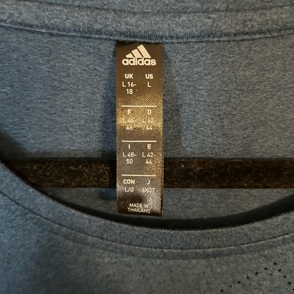 Adidas pinhole logo cropped tees - Picture 2 of 7